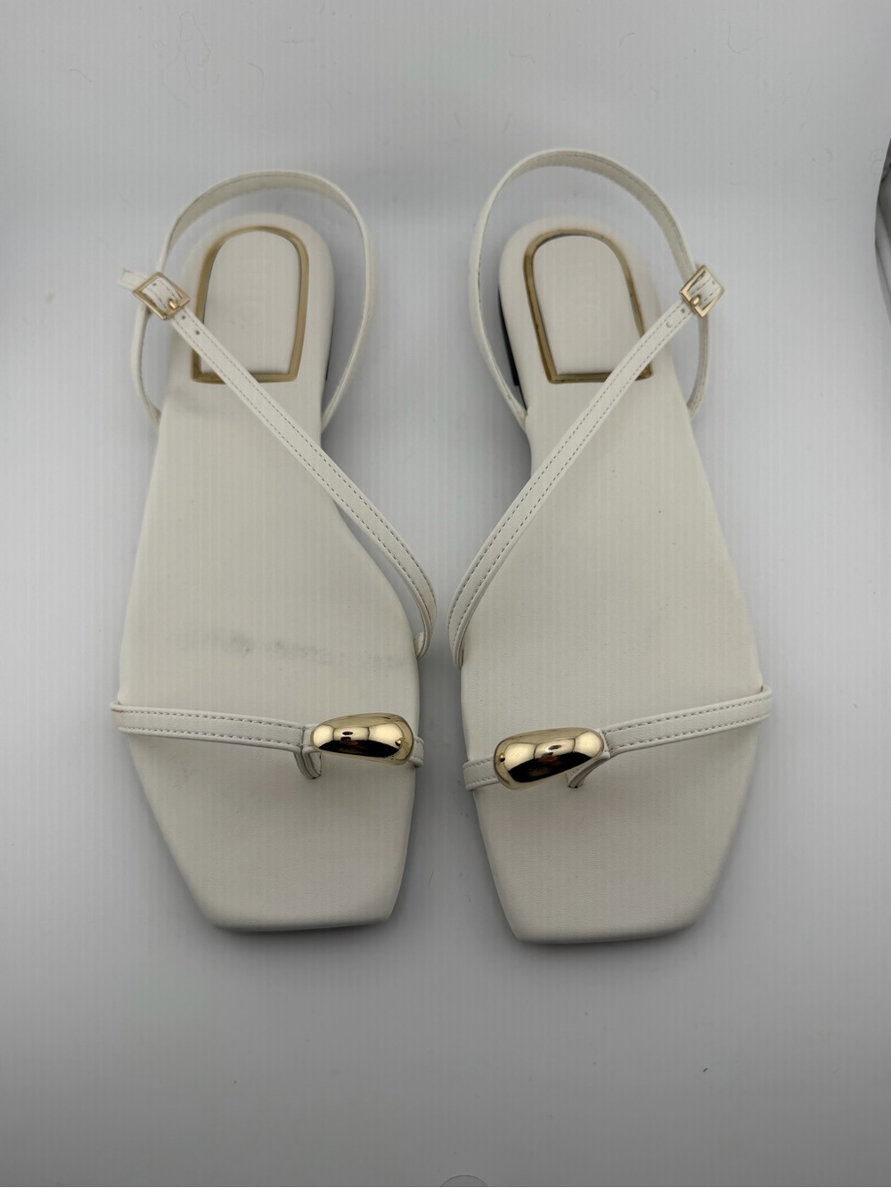 INC International Concepts Zinaap White Flat Sandals Gold Toe 10M NIB